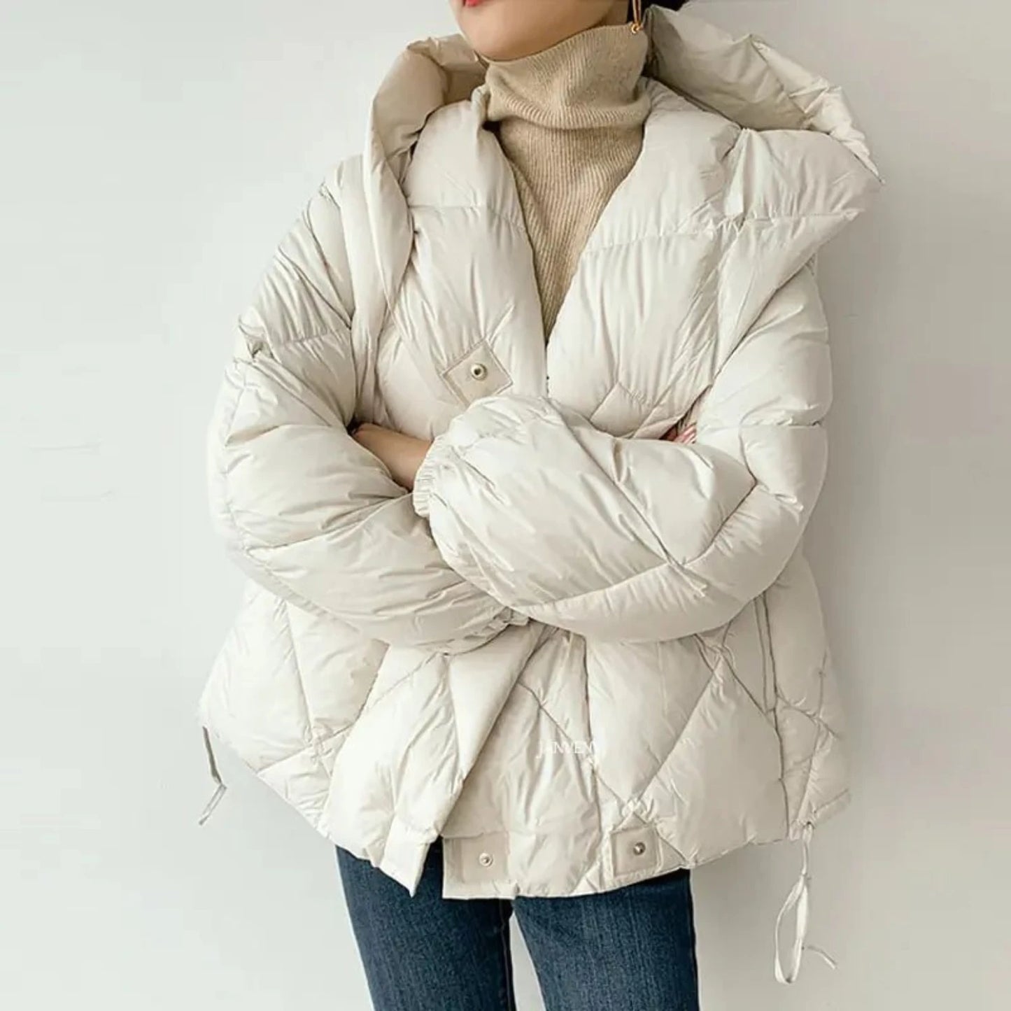 New fashion white duck down short winter jacket, warm and stylish.